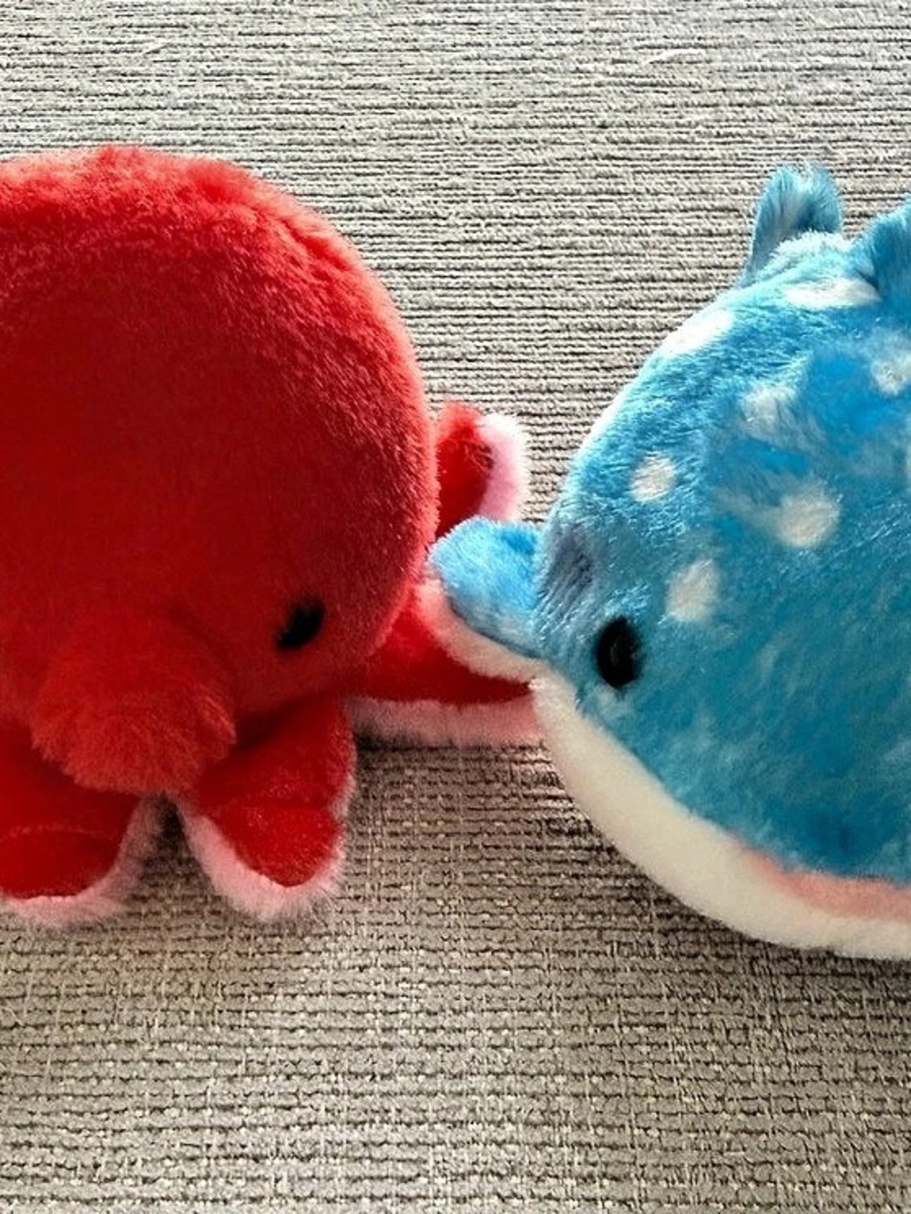 Osaka Aquarium Kaiyukan Aquarium Plush Toy (Red Octopus and Whale Shark) & Blue